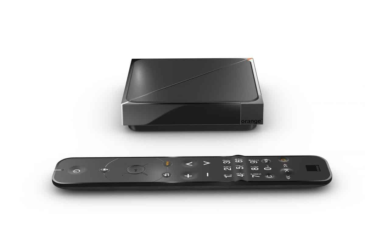 Décodeur TV sous une télévision