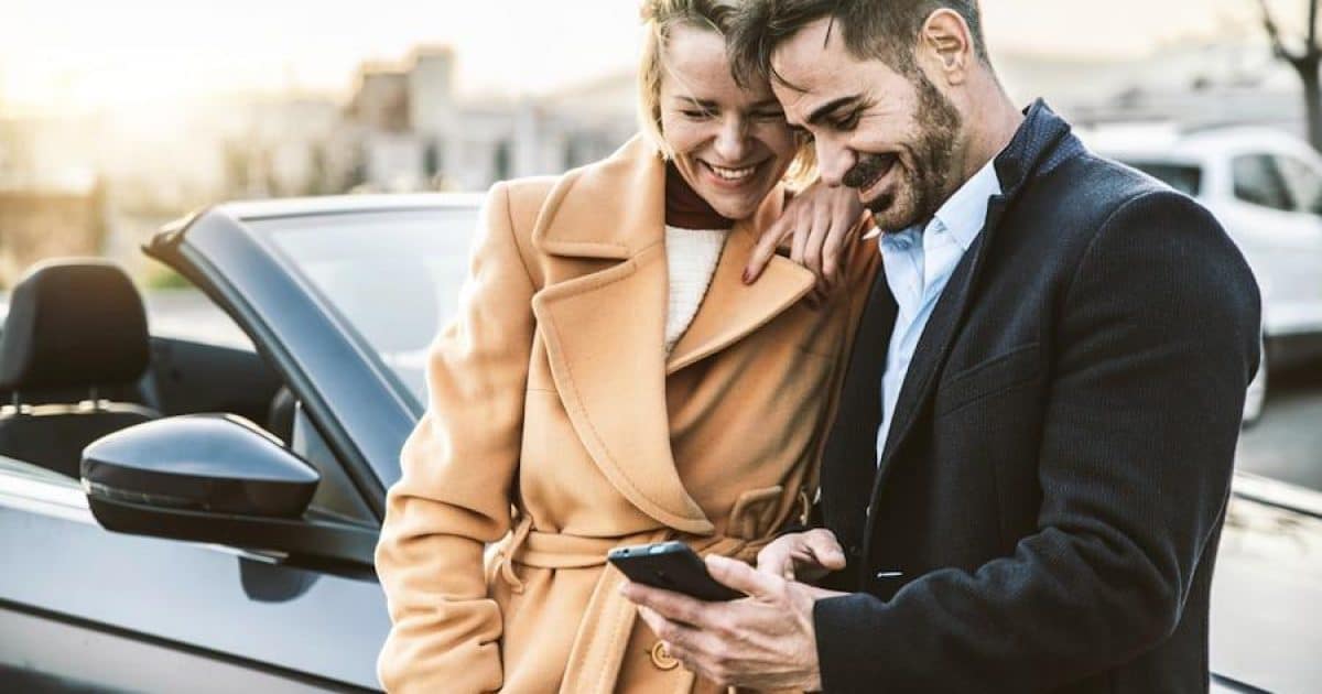 5 raisons pour lesquelles votre partenaire regarde les photos d'autres filles