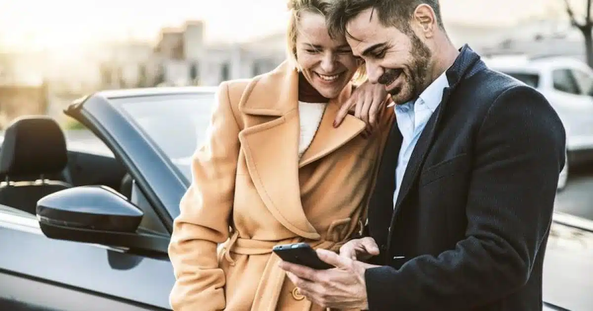 5 raisons pour lesquelles votre partenaire regarde les photos d'autres filles