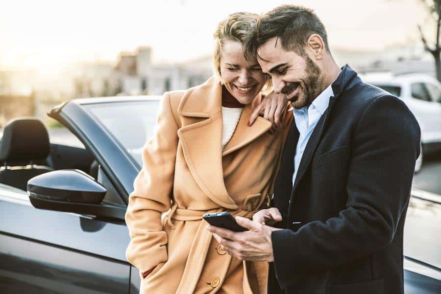 5 raisons pour lesquelles votre partenaire regarde les photos d'autres filles