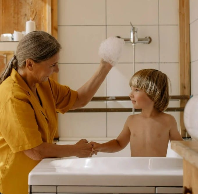 Rides du sourire autour des yeux, signe de joie et d'expression