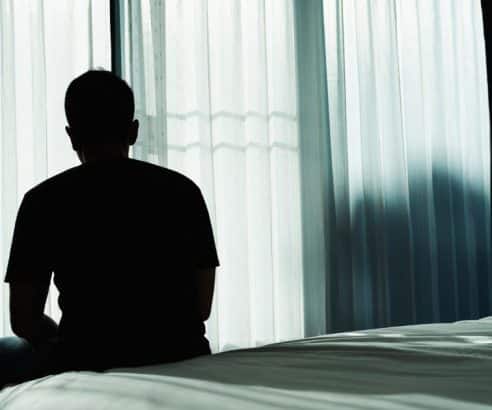 Personne endormie faisant un rêve intense