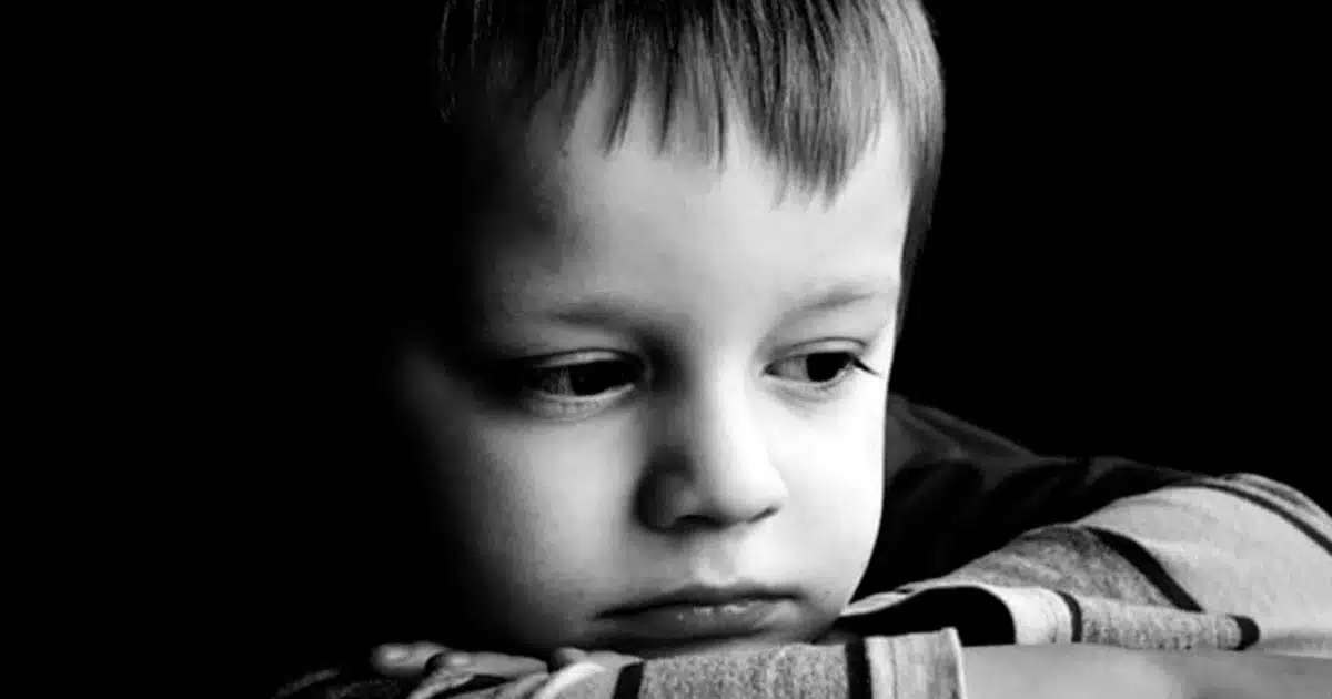 7 choses qui arrivent à un enfant dont l’un des parents est infidèle