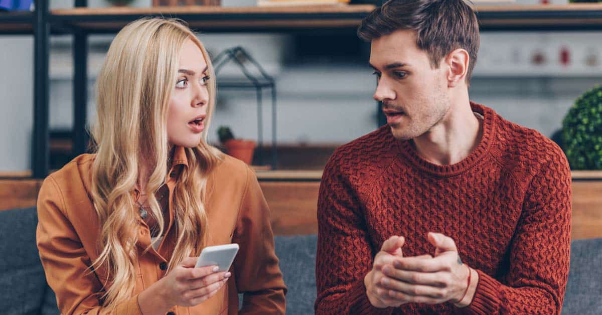 7 raisons pour lesquelles votre homme pourrait encore être en contact avec son ex