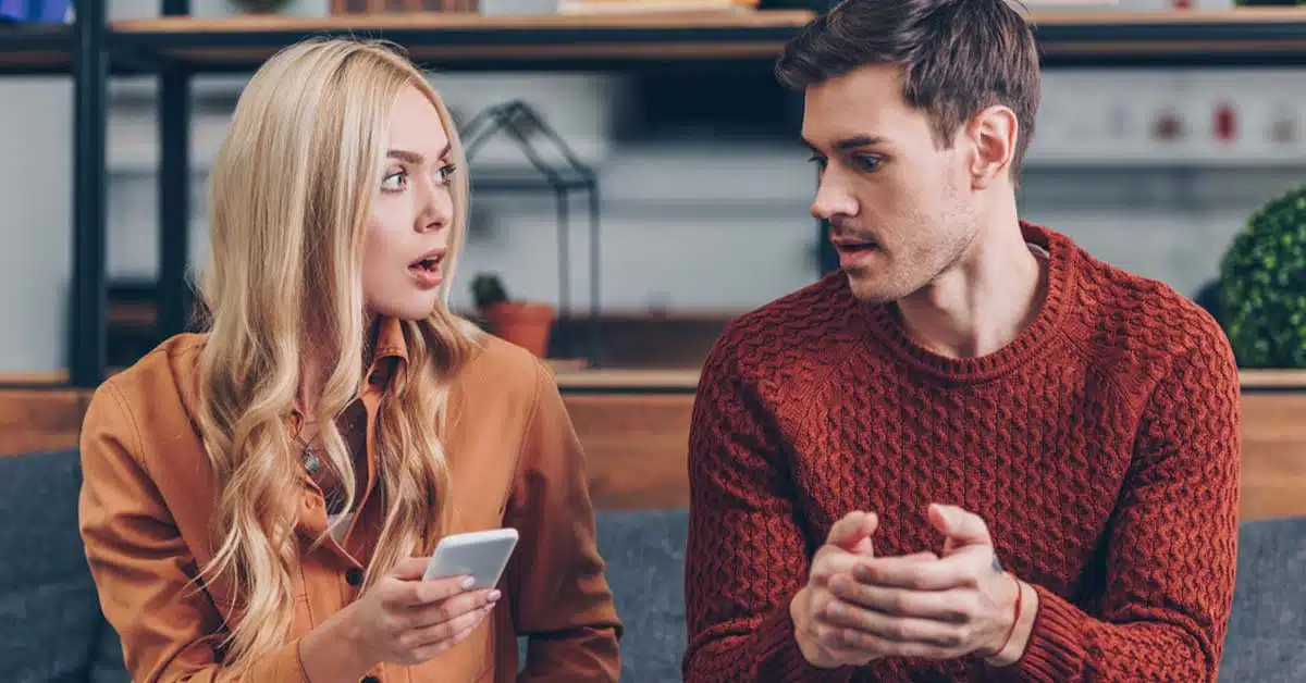 7 raisons pour lesquelles votre homme pourrait encore être en contact avec son ex