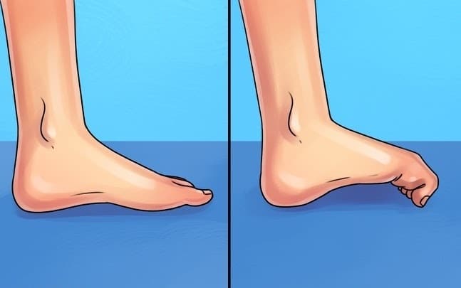 Jeu de préhension d'un torchon avec les orteils