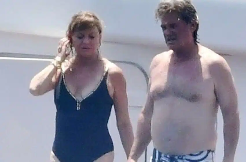 Goldie Hawn et Kurt Russell souriants ensemble