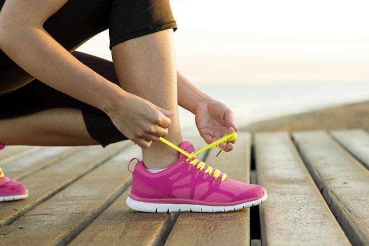 Boucle derrière chaussures de sport – source : spm