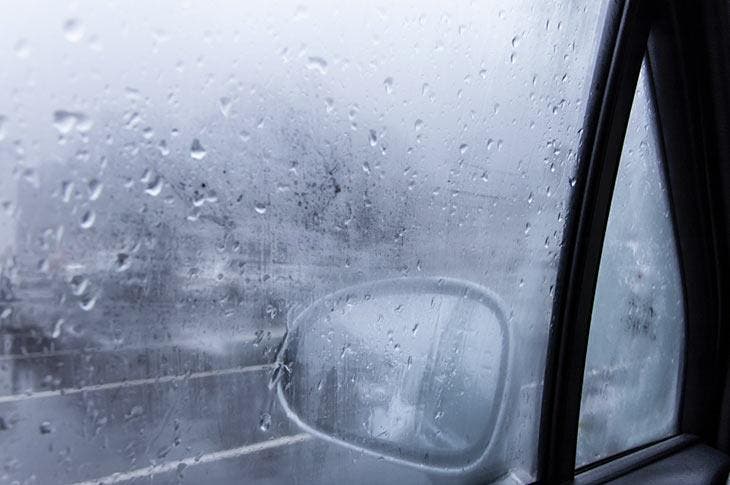 Buée sur les vitres de voiture – source : spm