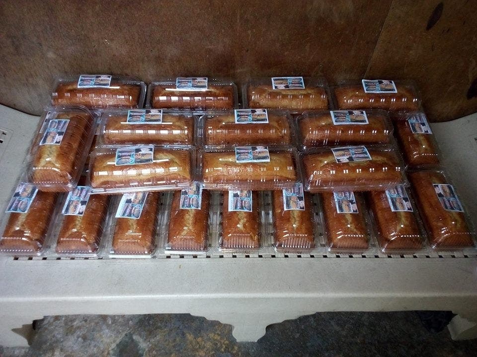 Ce jeune papa désespéré vend des gâteaux