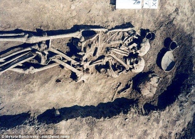 Cette femme a choisi d'être enterrée vivante avec son mari pour rester auprès de lui pour l'éternité