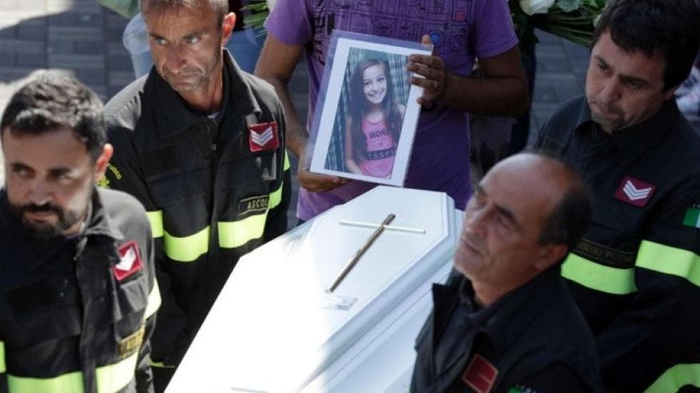 Cette fille a sauvé sa petite sœur pendant un tremblement de terre