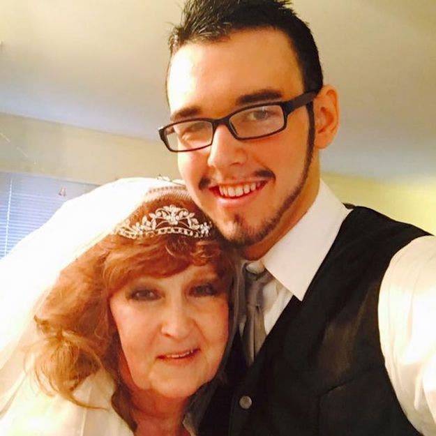 Cette grand-mère épouse un homme de 22 ans après deux semaines