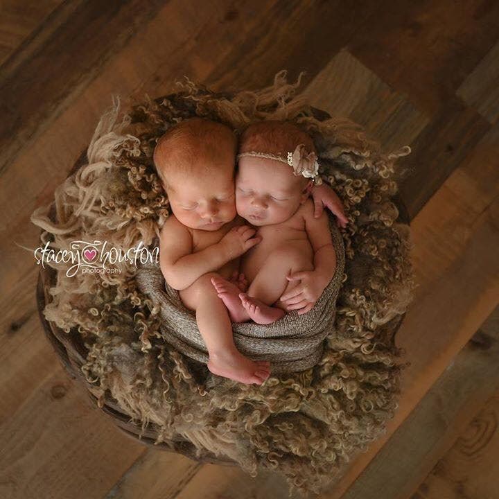 Cette mère annonce qu’elle est enceinte aux funérailles de son mari