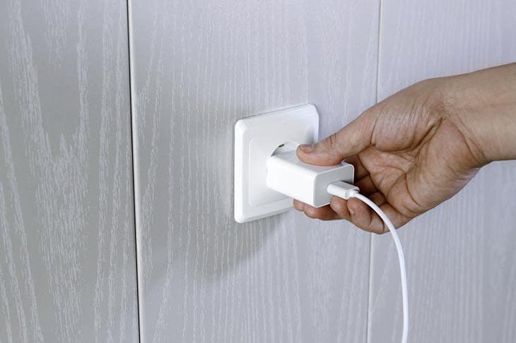 Débrancher le chargeur 