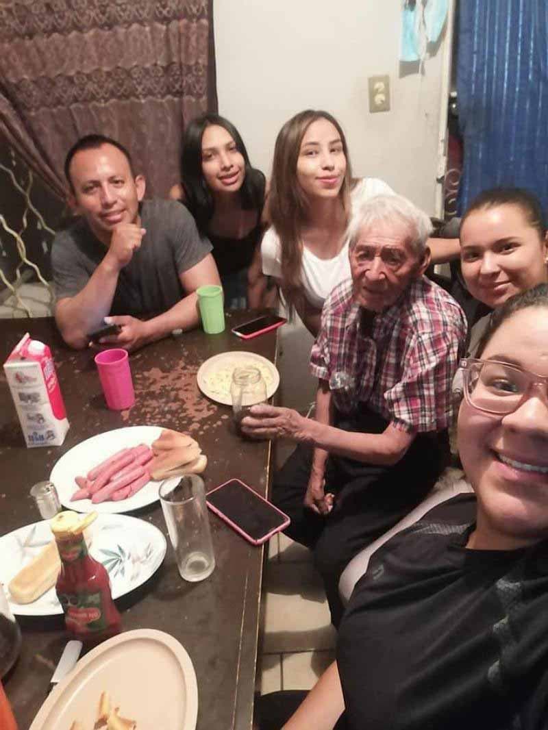 La nouvelle famille de Don Felipe Reyes au complet