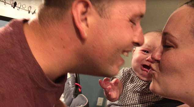 Le bébé Ella en train de pleurer