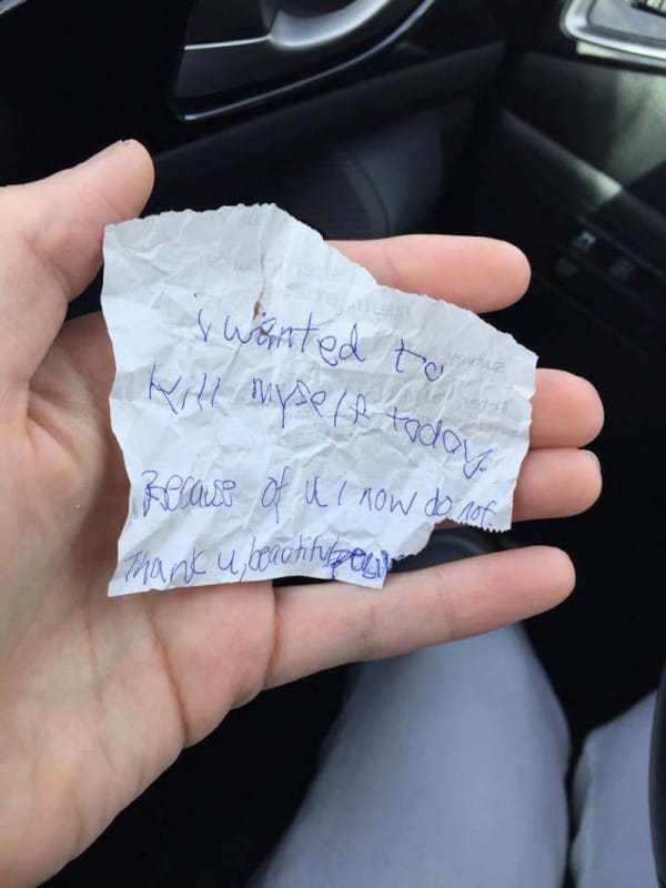Cette maman achète le petit-déjeuner à un sans-abri