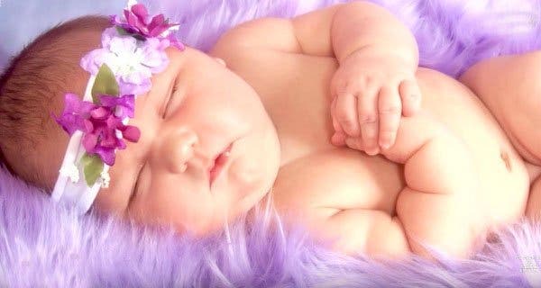Le ventre de cette maman grandit sans arrêt 