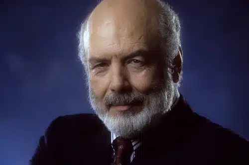 Portrait de Pernell Roberts, souriant et détendu