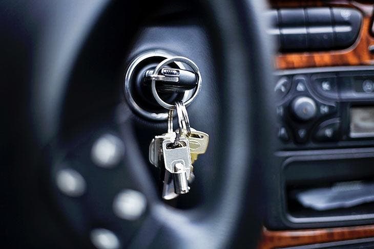Plusieurs clés mélangées à la clé de voiture