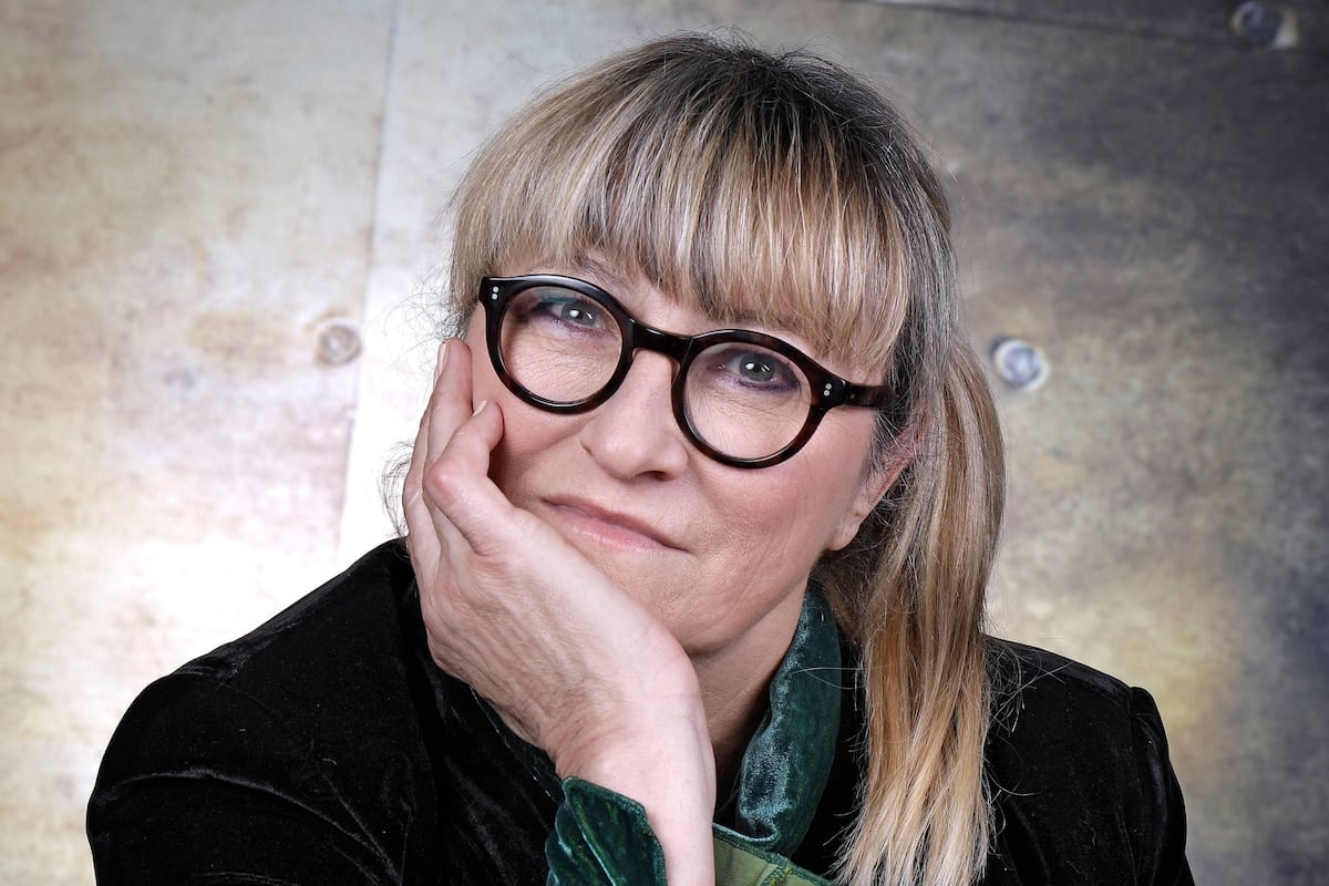 Christine Bravo en pleine réflexion