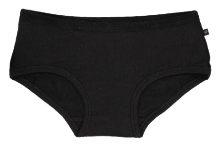 Femme confiante portant des sous-vêtements noirs