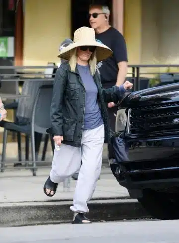 Kim Basinger récente, style sobre et discret