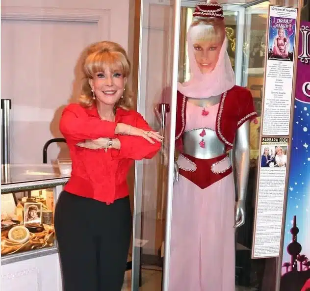 Barbara Eden participant à une émission culinaire récente
