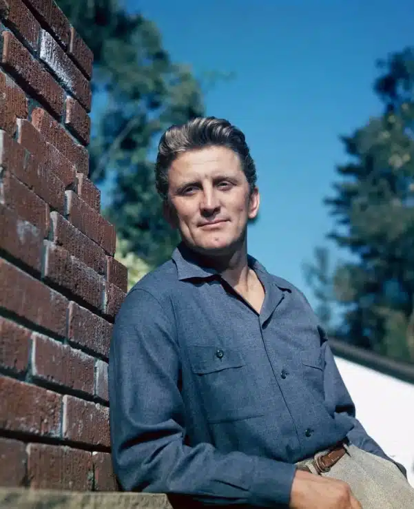 Jeune Kirk Douglas au début de sa carrière