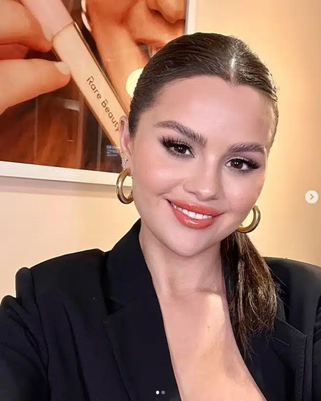 Portrait contemporain et serein de Selena Gomez