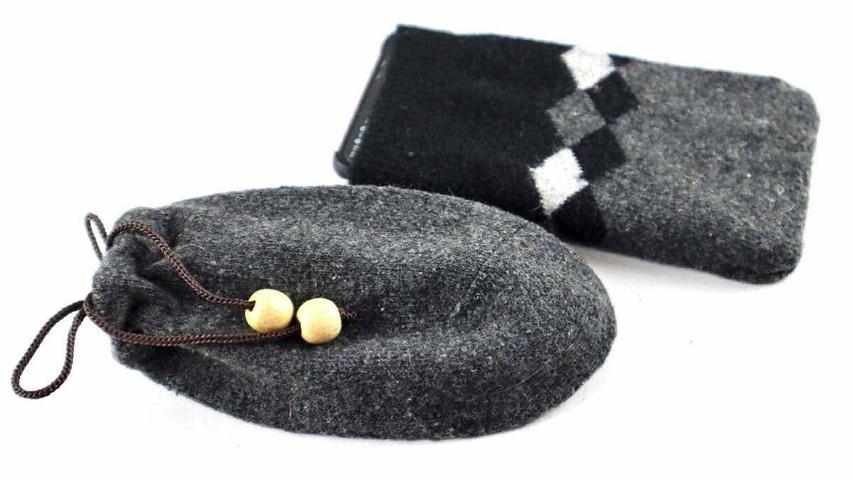 Transformer une chaussette en étui à lunettes ou pochette pour téléphone