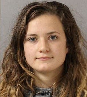 Un homme appelle la police parce que sa petite amie a été trop brutale pendant le sexe 