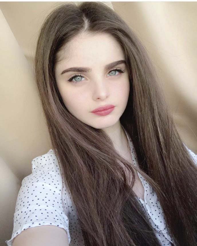 Une beauté avec un baby face