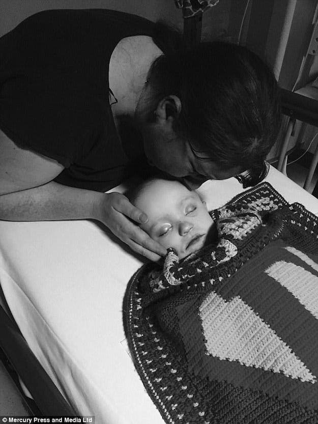 Une maman partage la dernière image déchirante de son fils