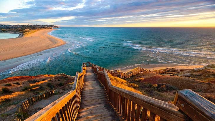 Vue sur plage pendant un coucher du soleil – source : spm