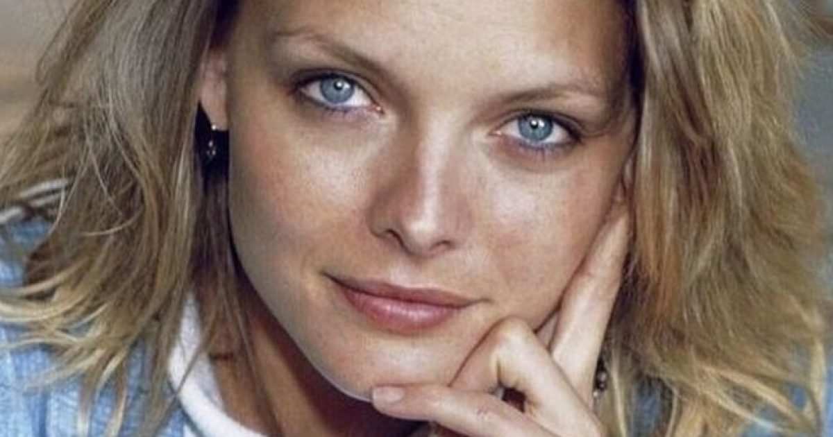 À 66 ans, elle défie le temps : les clichés de Michelle Pfeiffer près de la piscine enflamme internet