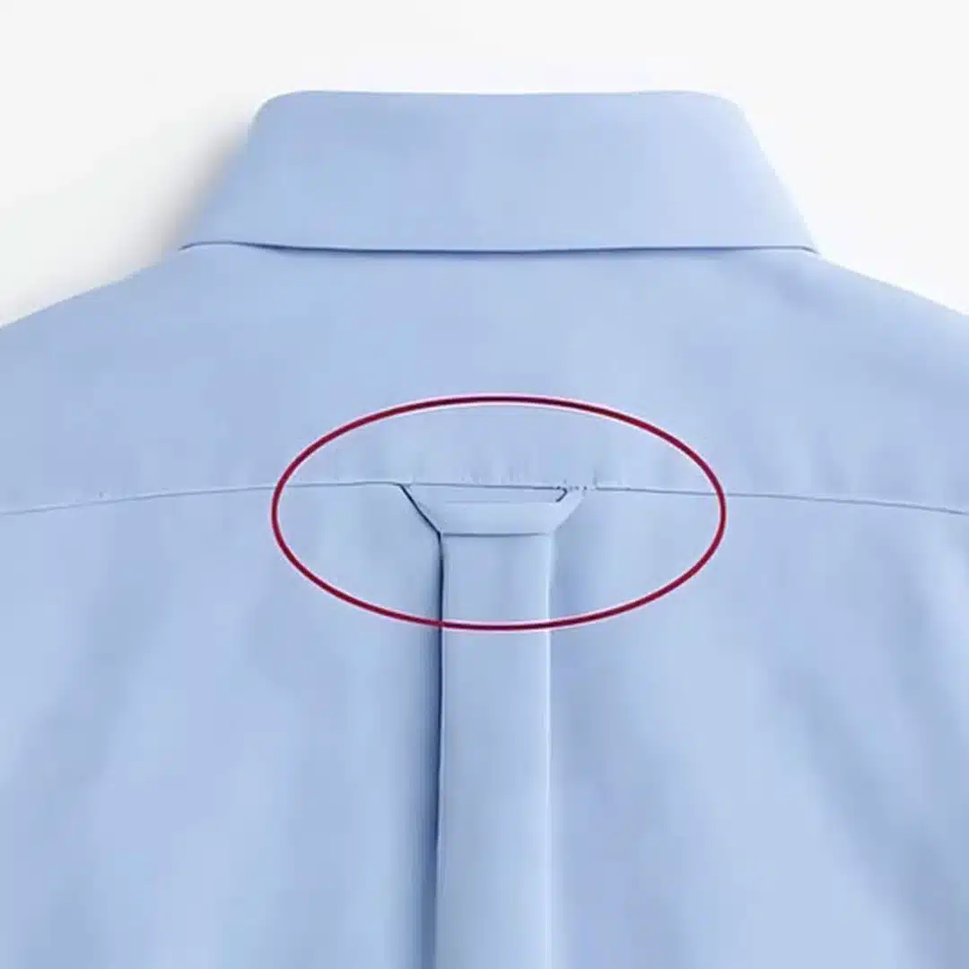 A quoi sert vraiment la boucle située dans le dos d’une chemise ?