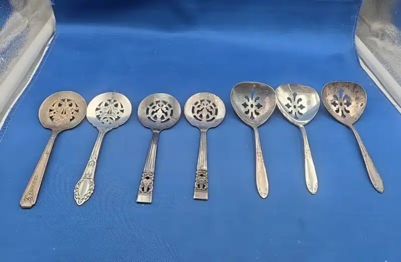 Chocolats fins présentés dans une boîte