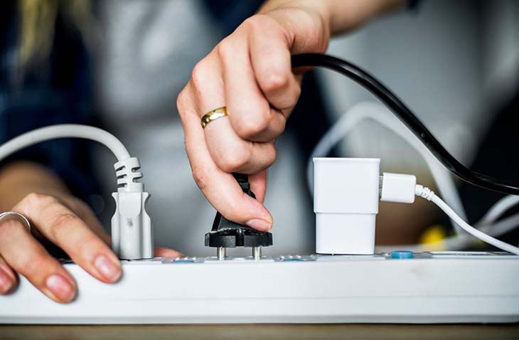 Brancher des appareils sur une multiprise - source : spm