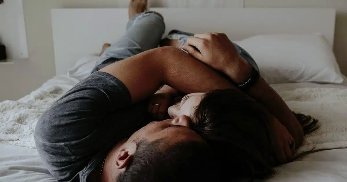 Ce que les hommes aiment secrètement entendre des femmes au lit