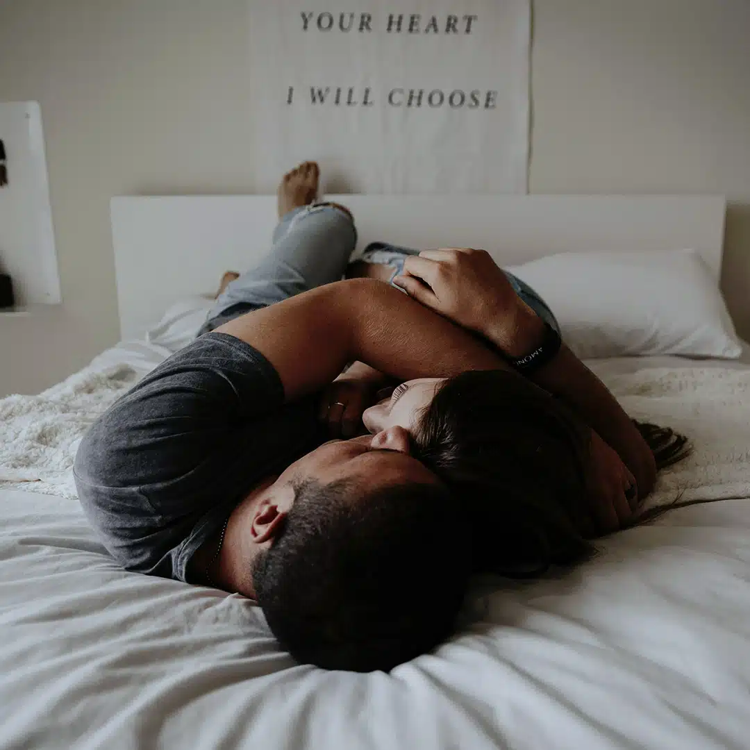 Ce que les hommes aiment secrètement entendre des femmes au lit