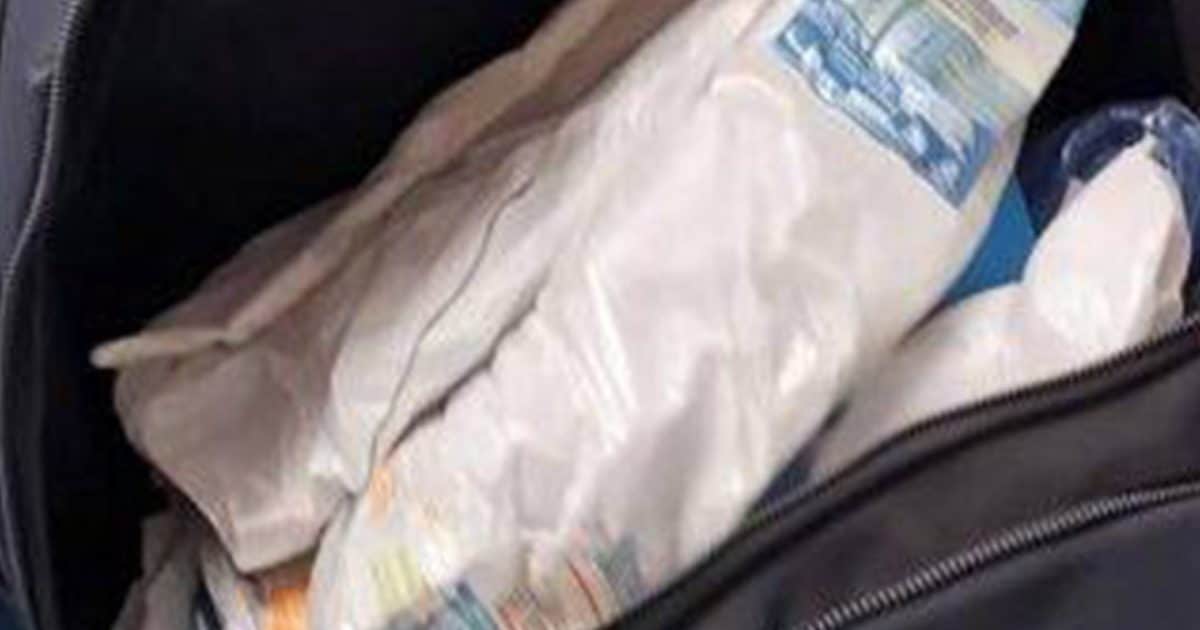 Ce qui m’a poussée à suivre mon fils après l’école, après avoir découvert des couches dans son sac