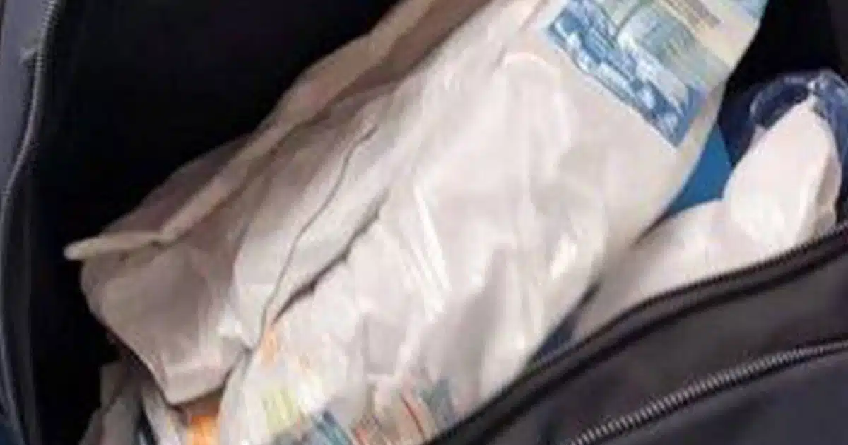 Ce qui m’a poussée à suivre mon fils après l’école, après avoir découvert des couches dans son sac