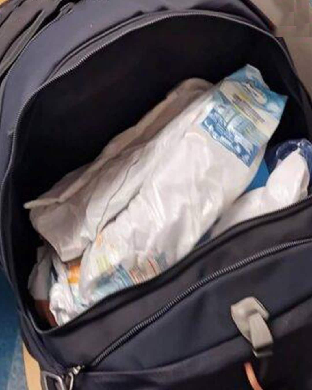 Ce qui m’a poussée à suivre mon fils après l’école, après avoir découvert des couches dans son sac