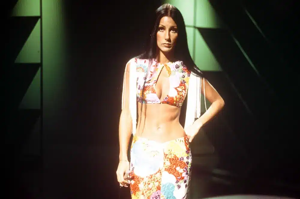 Comparatif de photos de Cher jeune et aujourd'hui