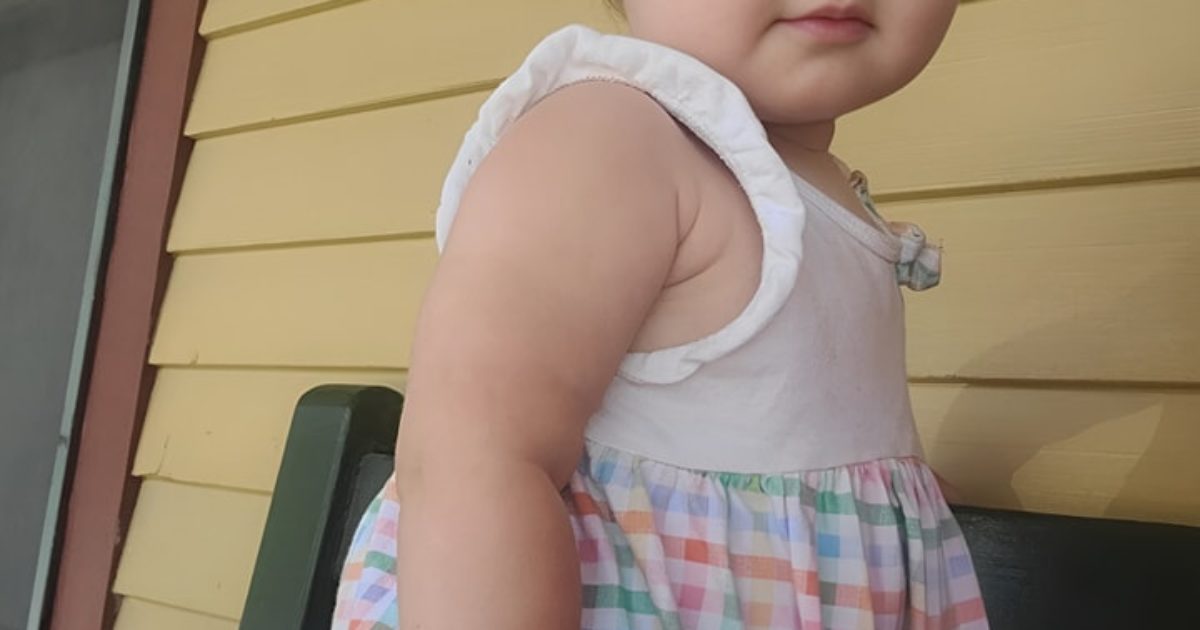 Chers amis, C’est avec une immense douleur que nous partageons avec vous que notre petite fille de 2 ans, au visage d’ange, nous a quittés pour rejoindre le paradis.