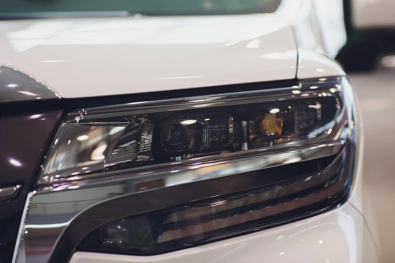 Phare de voiture LED propre