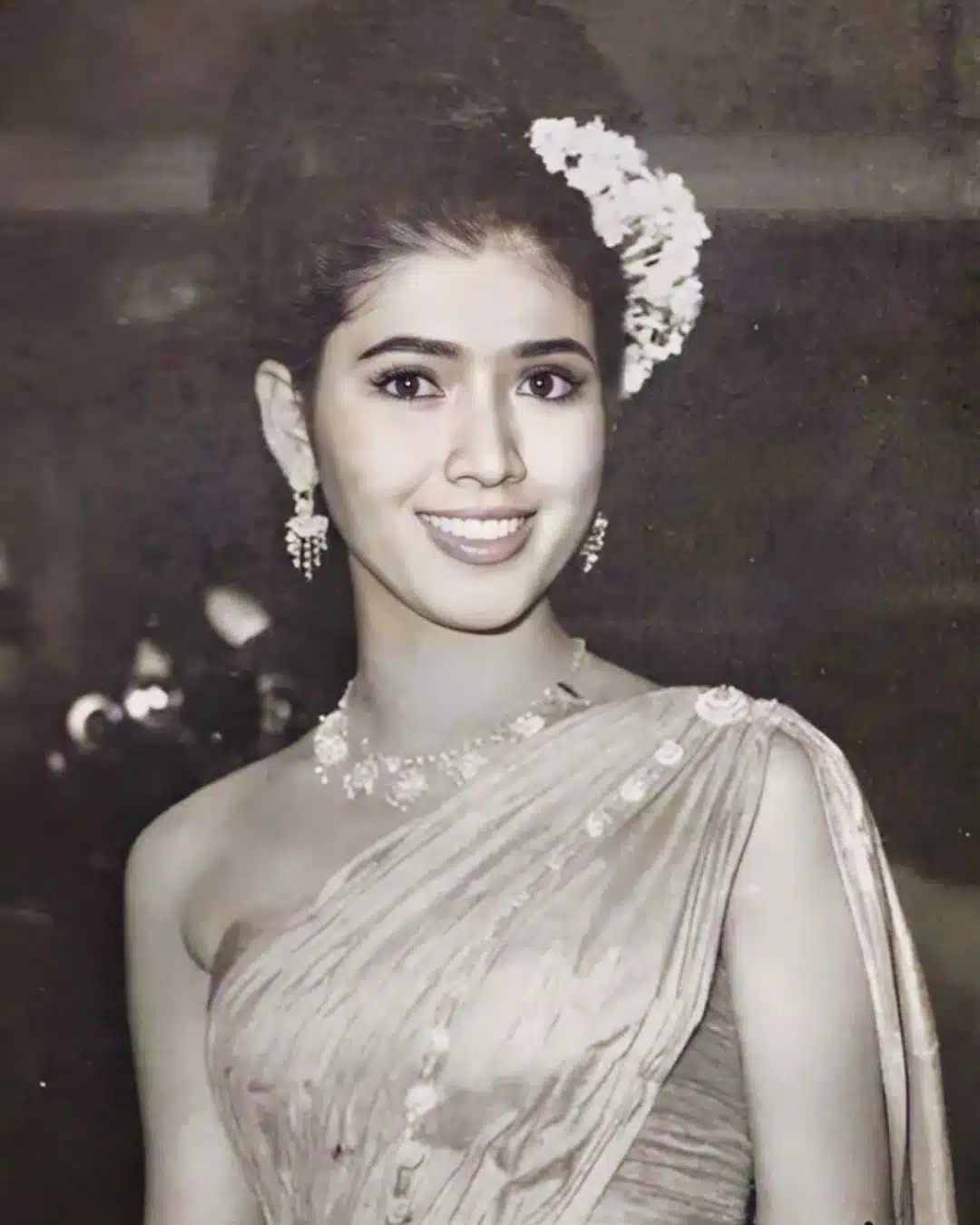 Elle a remporté Miss Univers il y a de nombreuses années et, à 76 ans, elle en paraît toujours 30.