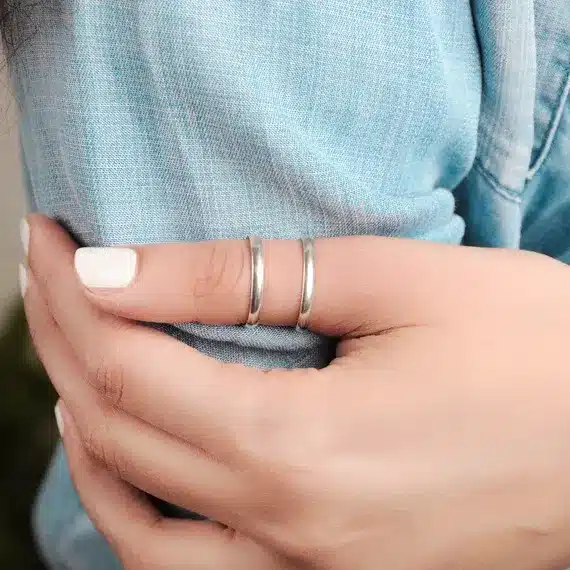 Bague de pouce féminine élégante